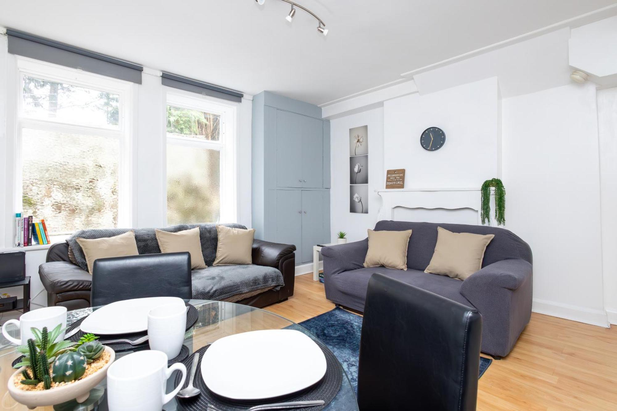 Spacious 3 Bedroom Ground Floor Apartment - 10 Mins From City Centre Λιντς Εξωτερικό φωτογραφία
