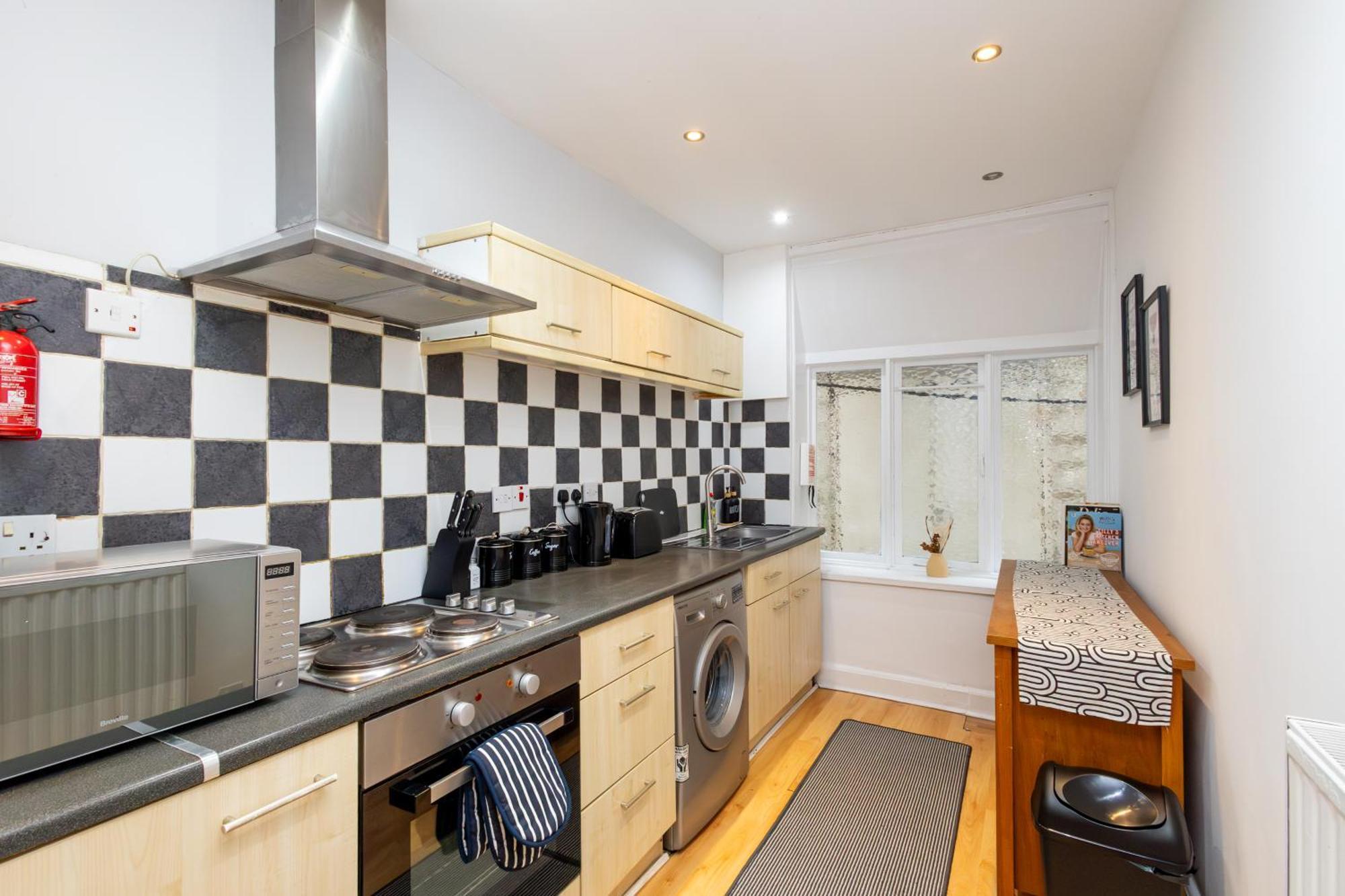Spacious 3 Bedroom Ground Floor Apartment - 10 Mins From City Centre Λιντς Εξωτερικό φωτογραφία