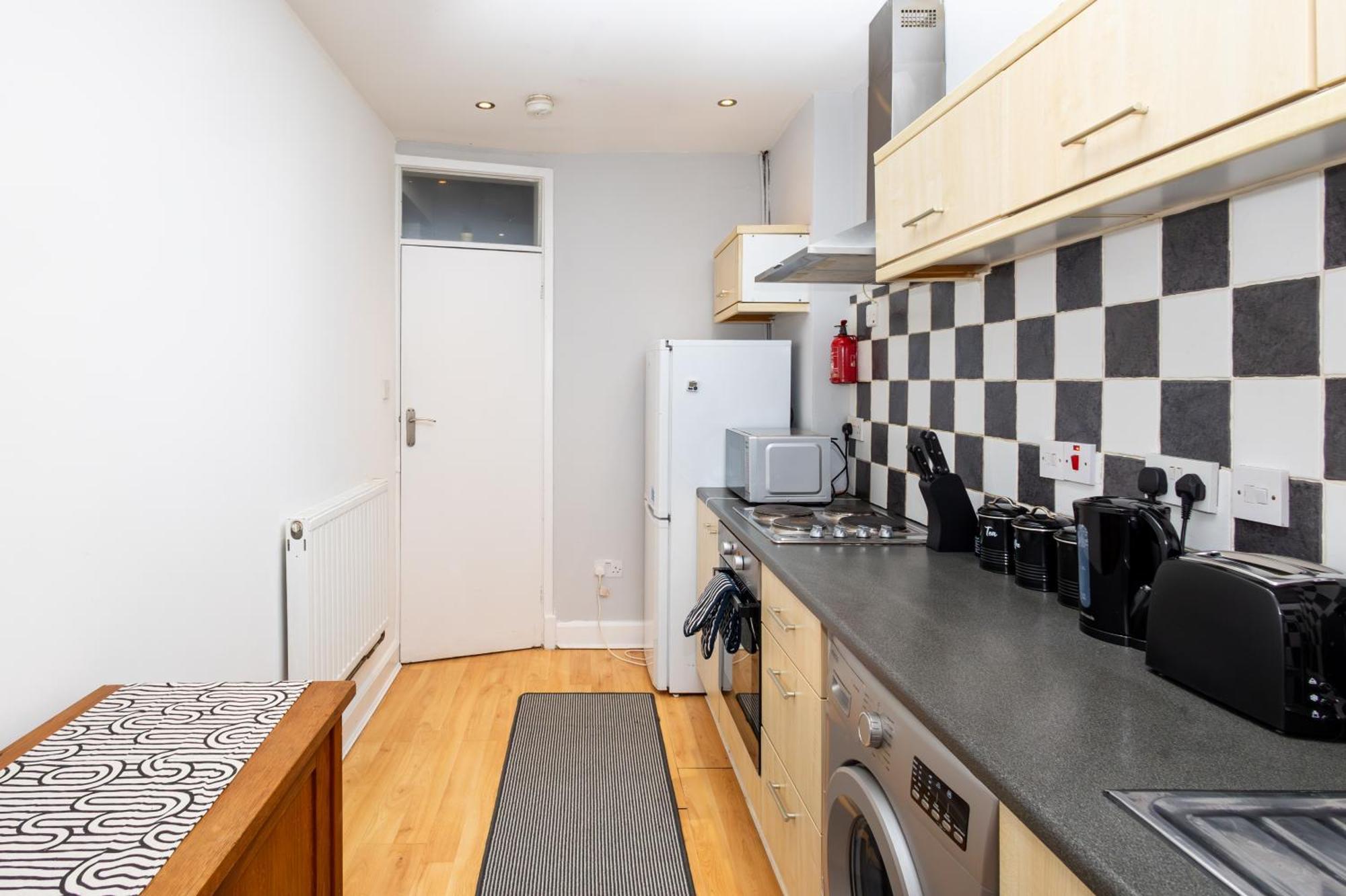 Spacious 3 Bedroom Ground Floor Apartment - 10 Mins From City Centre Λιντς Εξωτερικό φωτογραφία