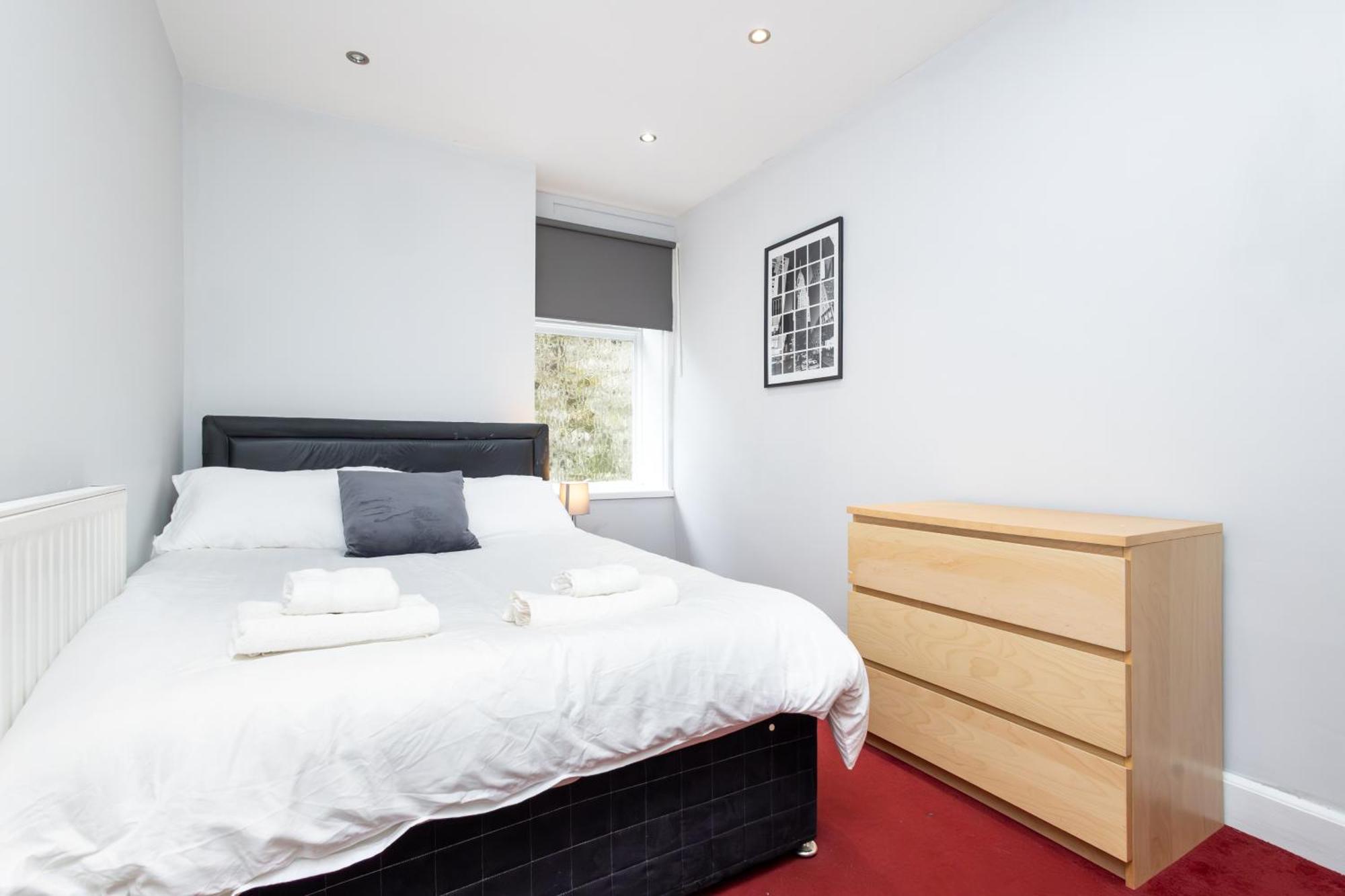 Spacious 3 Bedroom Ground Floor Apartment - 10 Mins From City Centre Λιντς Εξωτερικό φωτογραφία